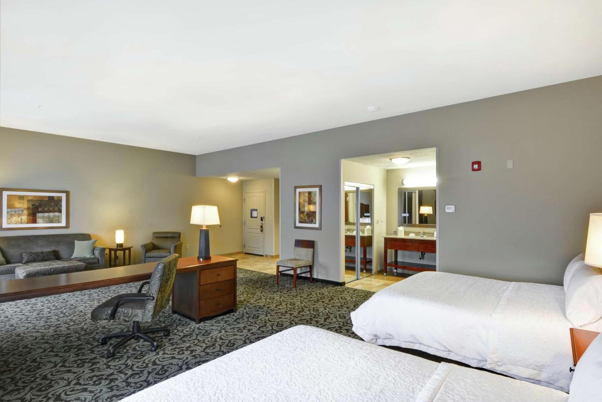 Hampton Inn and Suites New Hartford/Utica photo 21