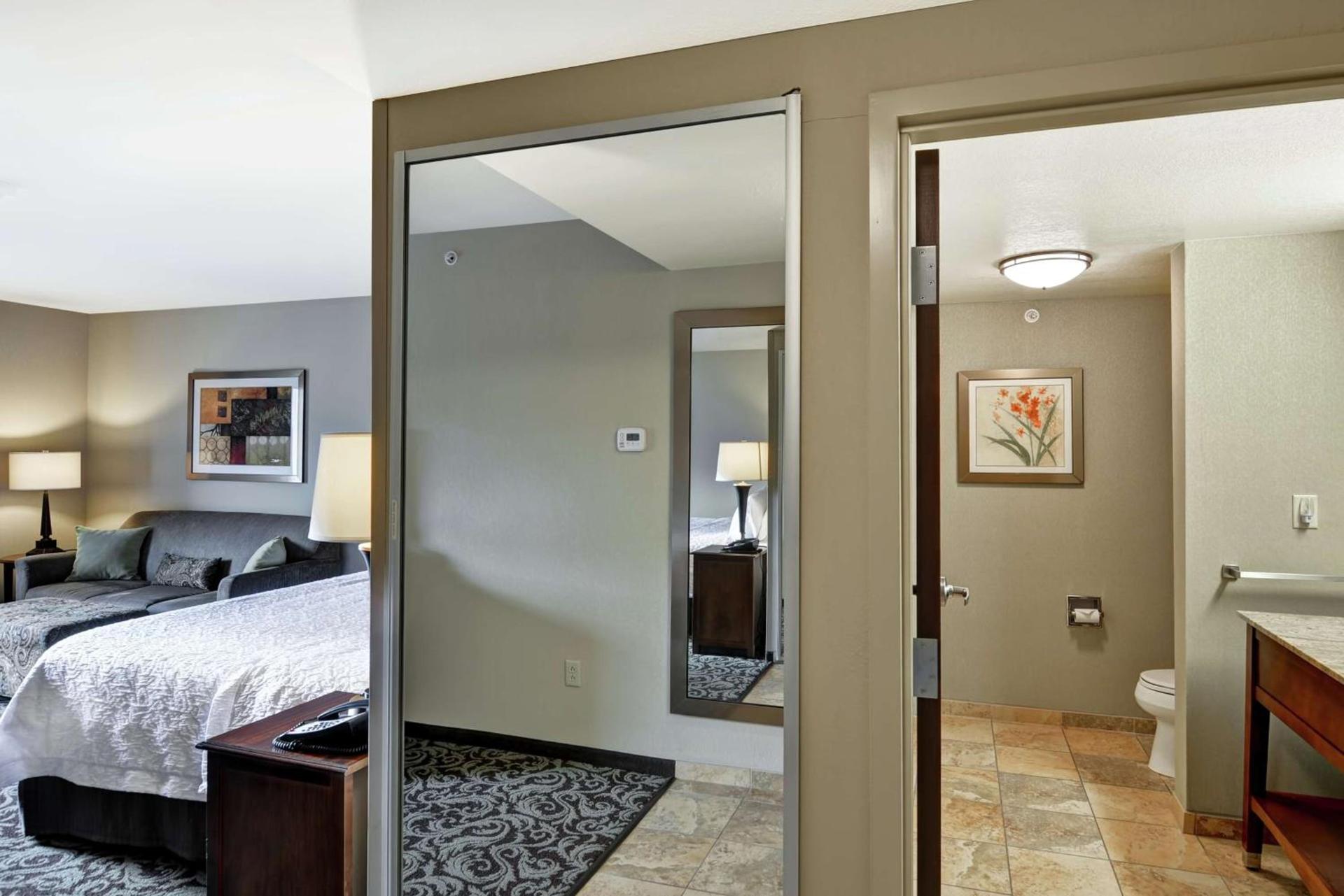 Hampton Inn and Suites New Hartford/Utica photo 24