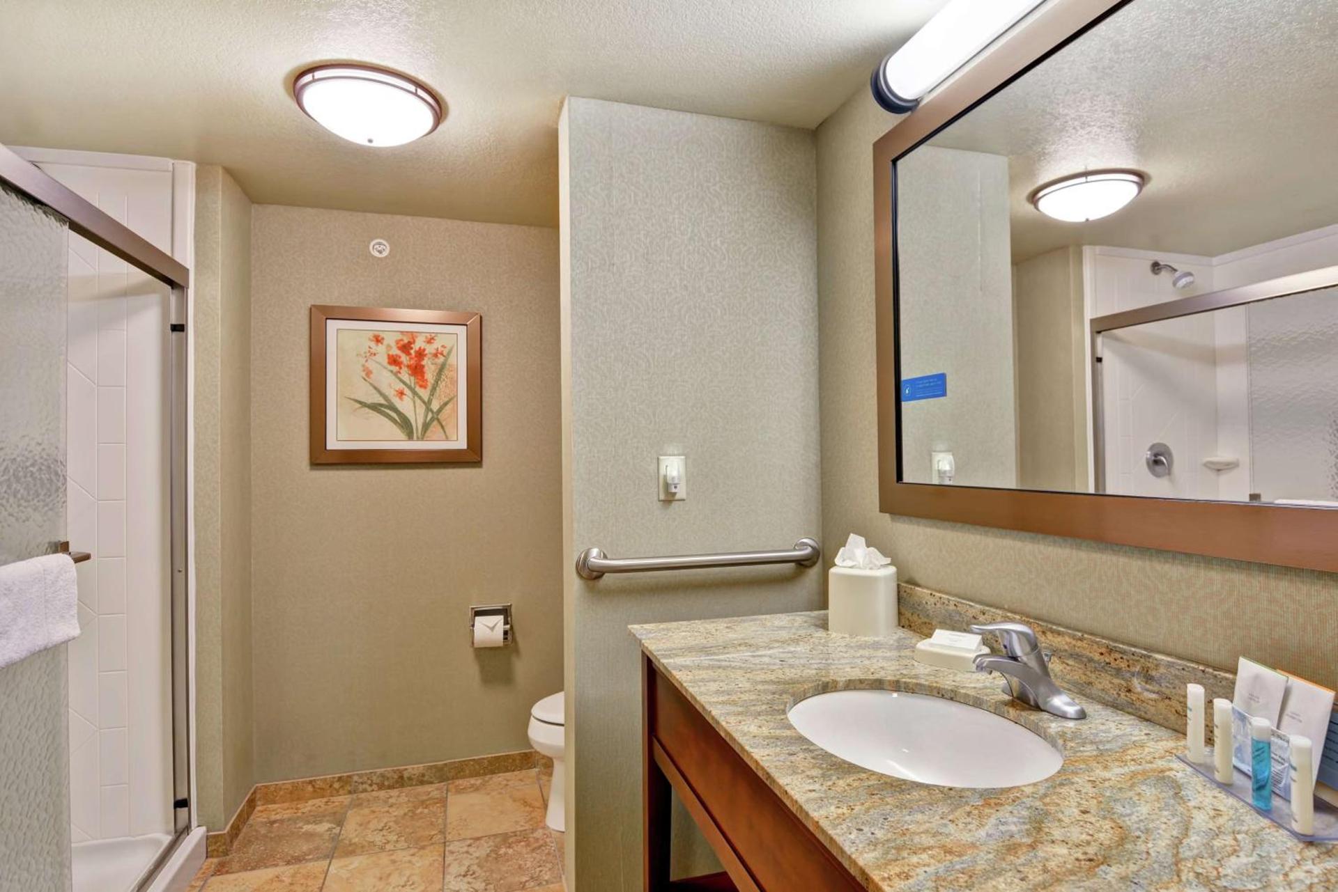 Hampton Inn and Suites New Hartford/Utica photo 26