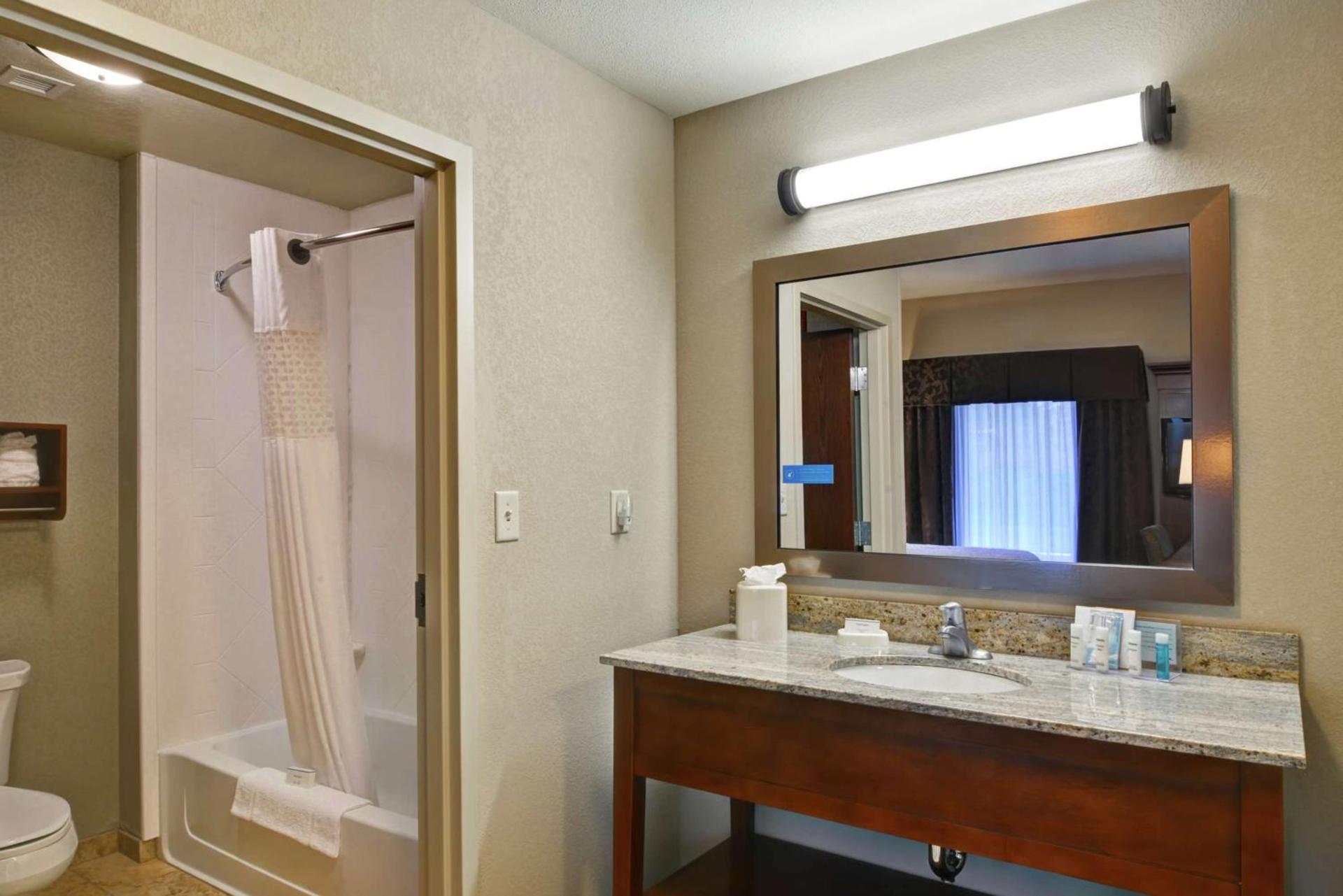 Hampton Inn and Suites New Hartford/Utica photo 27