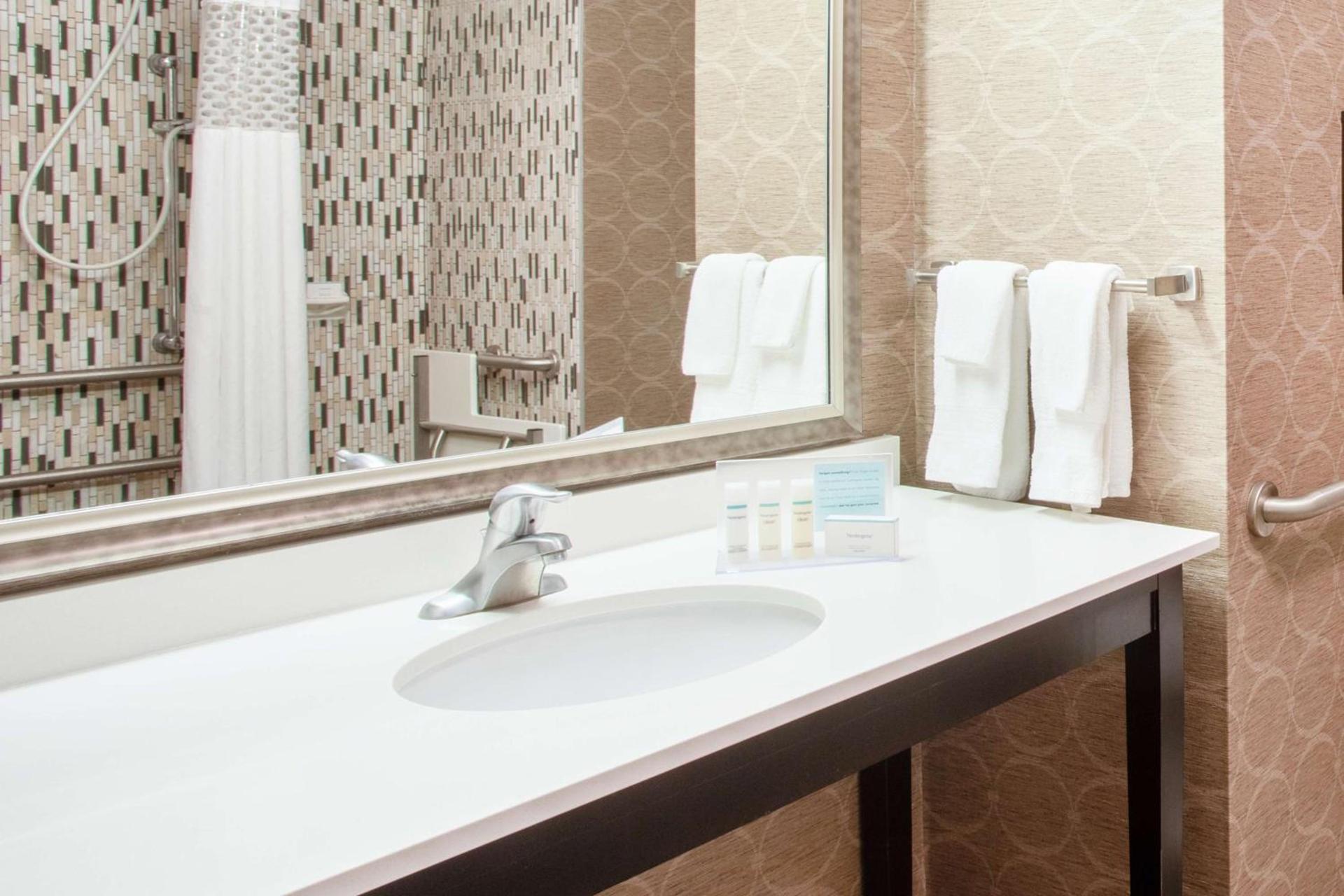 Hampton Inn Philadelphia/Voorhees photo 19