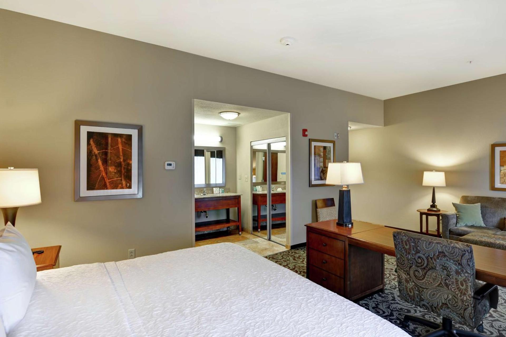 Hampton Inn and Suites New Hartford/Utica photo 30