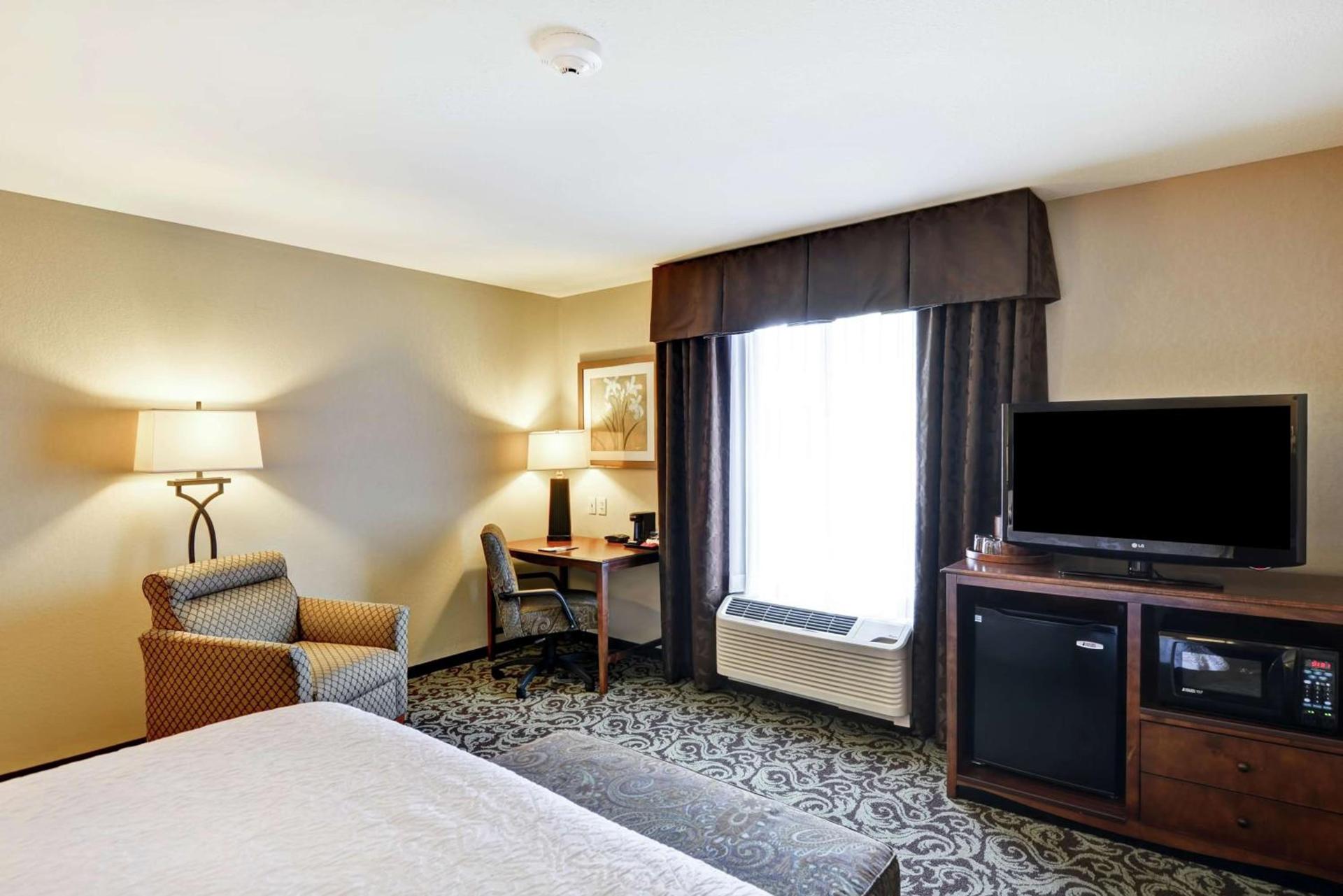 Hampton Inn and Suites New Hartford/Utica photo 32