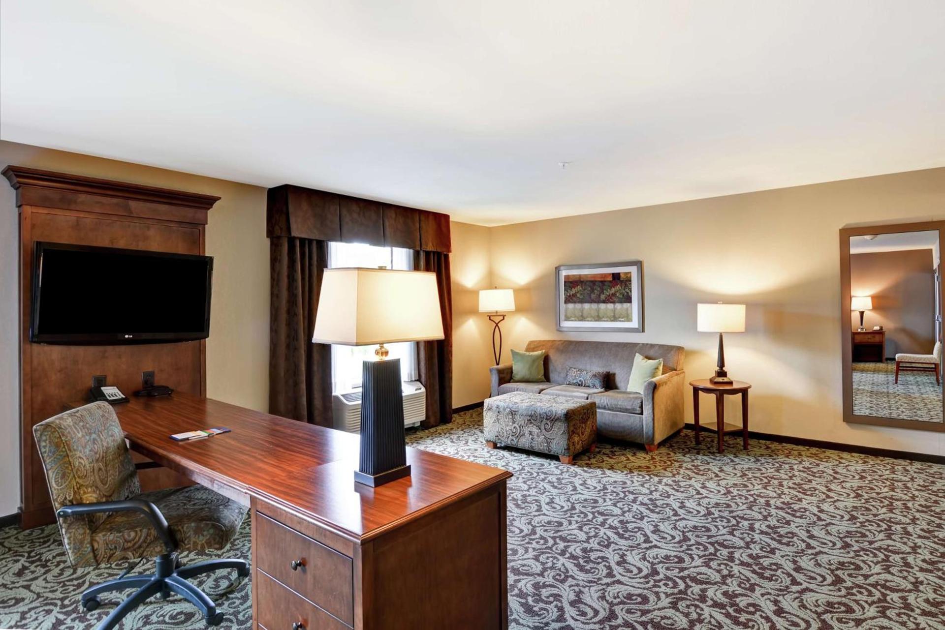 Hampton Inn and Suites New Hartford/Utica photo 33