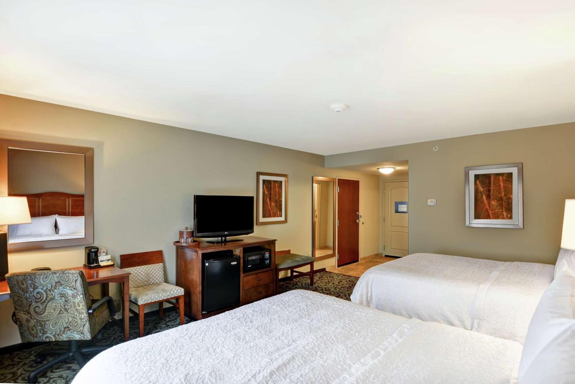 Hampton Inn and Suites New Hartford/Utica photo 36