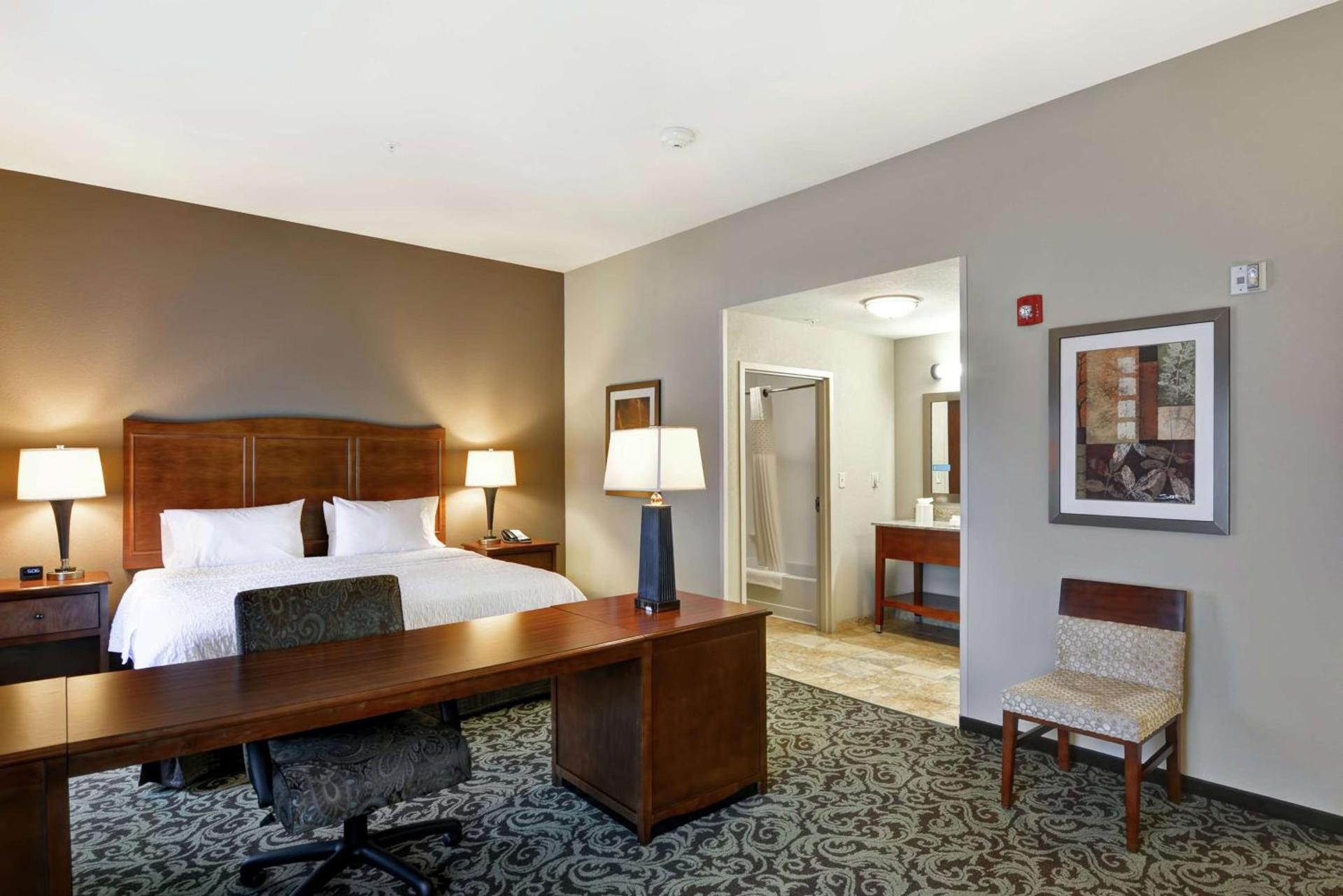 Hampton Inn and Suites New Hartford/Utica photo 38