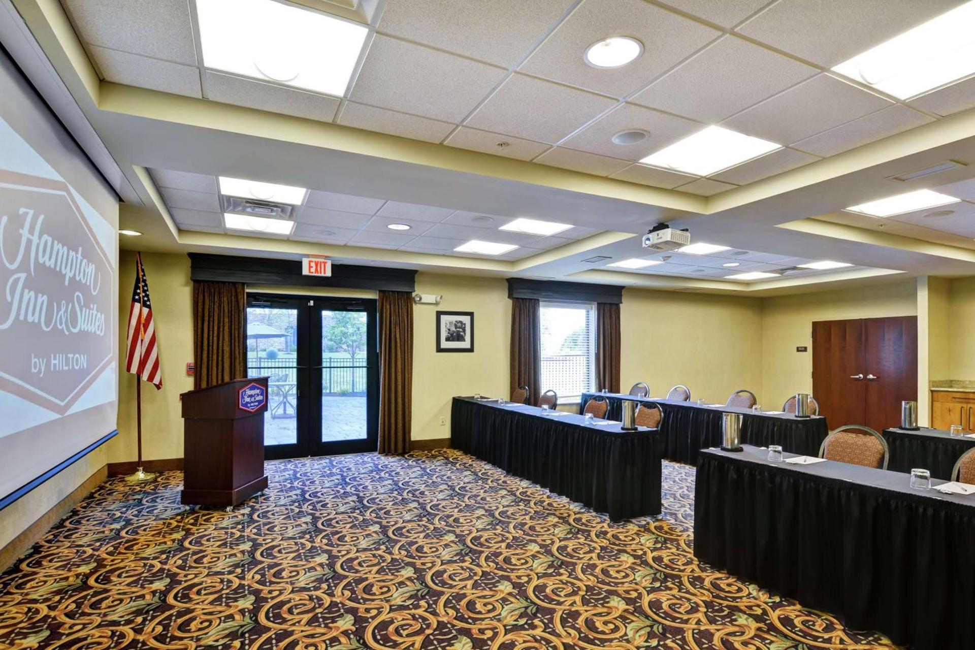 Hampton Inn and Suites New Hartford/Utica photo 42