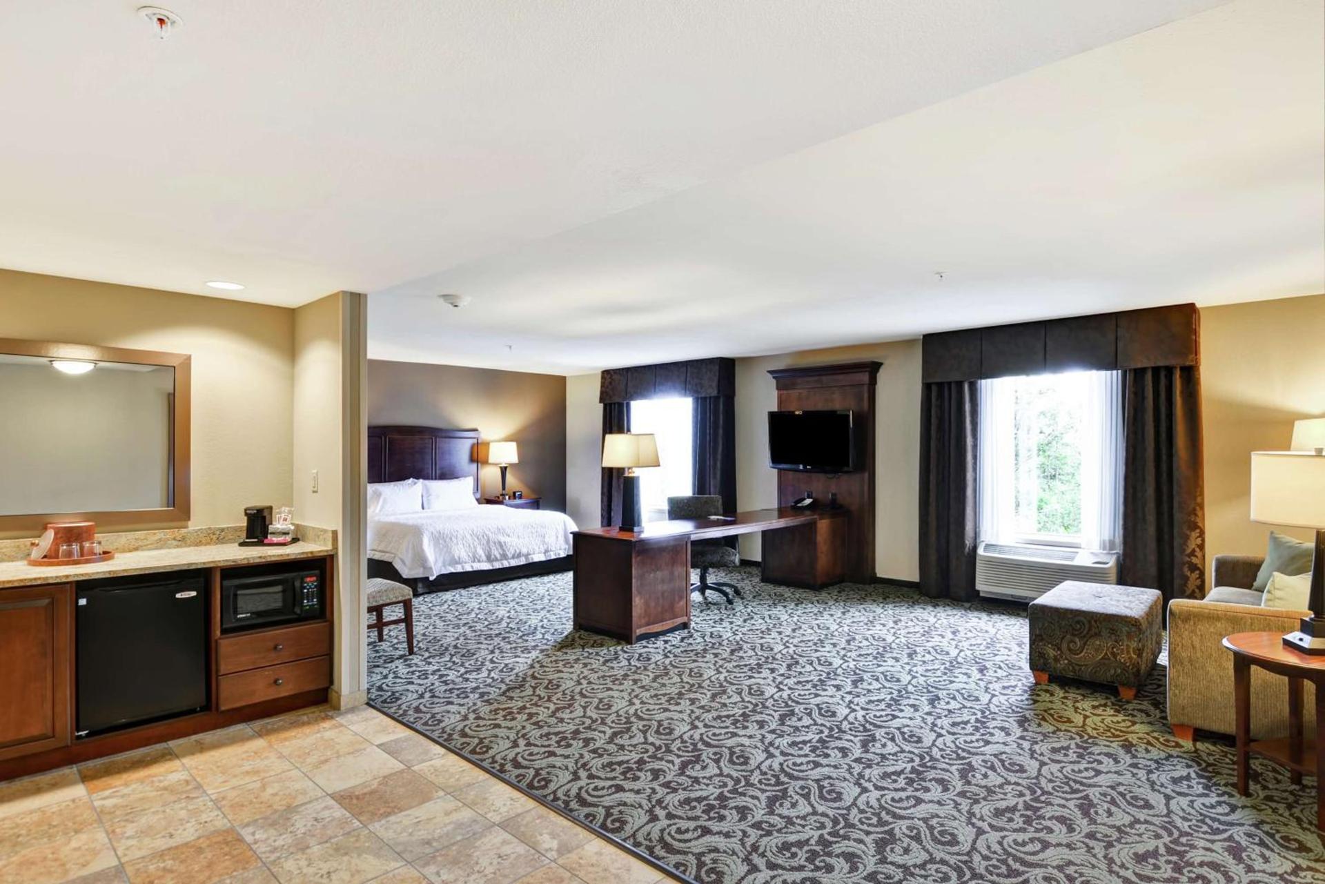 Hampton Inn and Suites New Hartford/Utica photo 40
