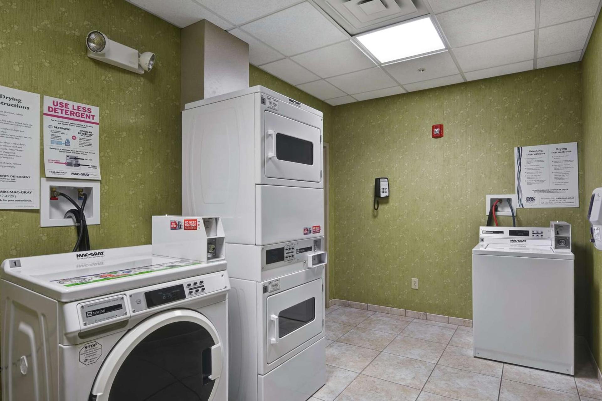 Hampton Inn and Suites New Hartford/Utica photo 44