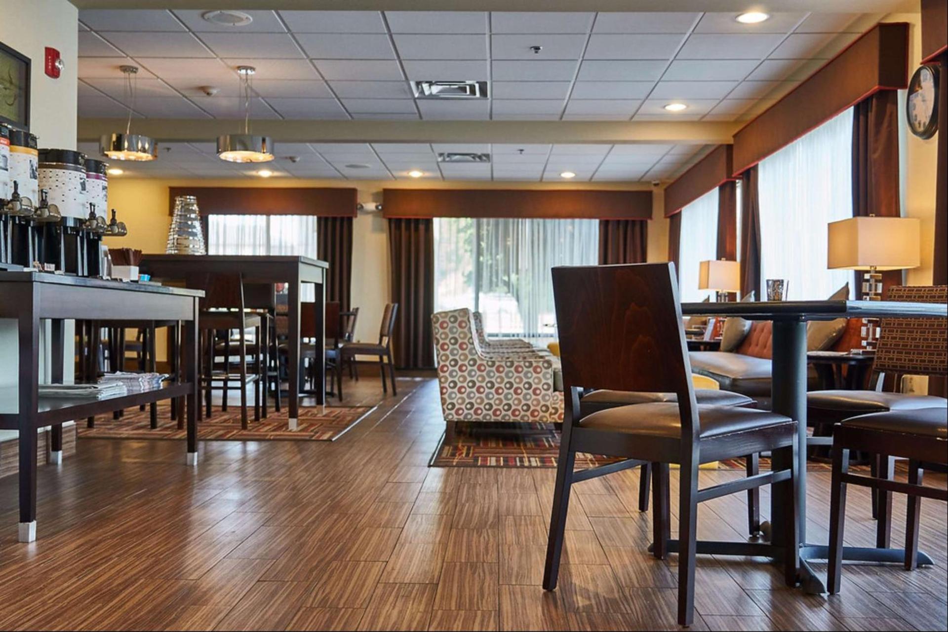 Hampton Inn Uniontown photo 5