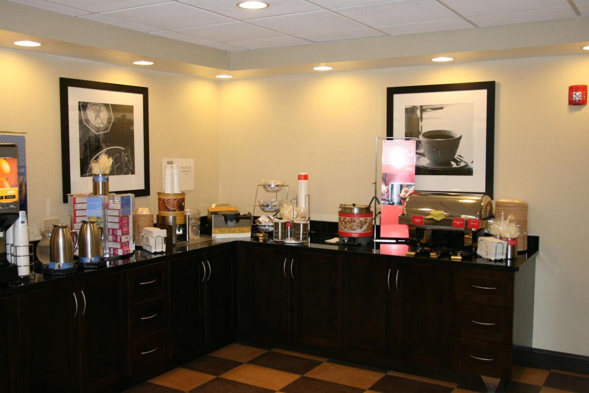 Hampton Inn Uniontown photo 16