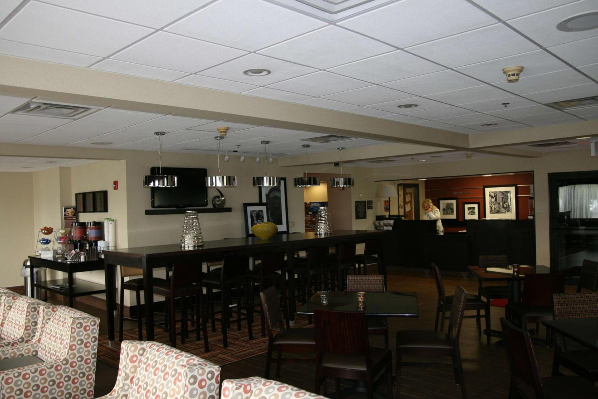 Hampton Inn Uniontown photo 17