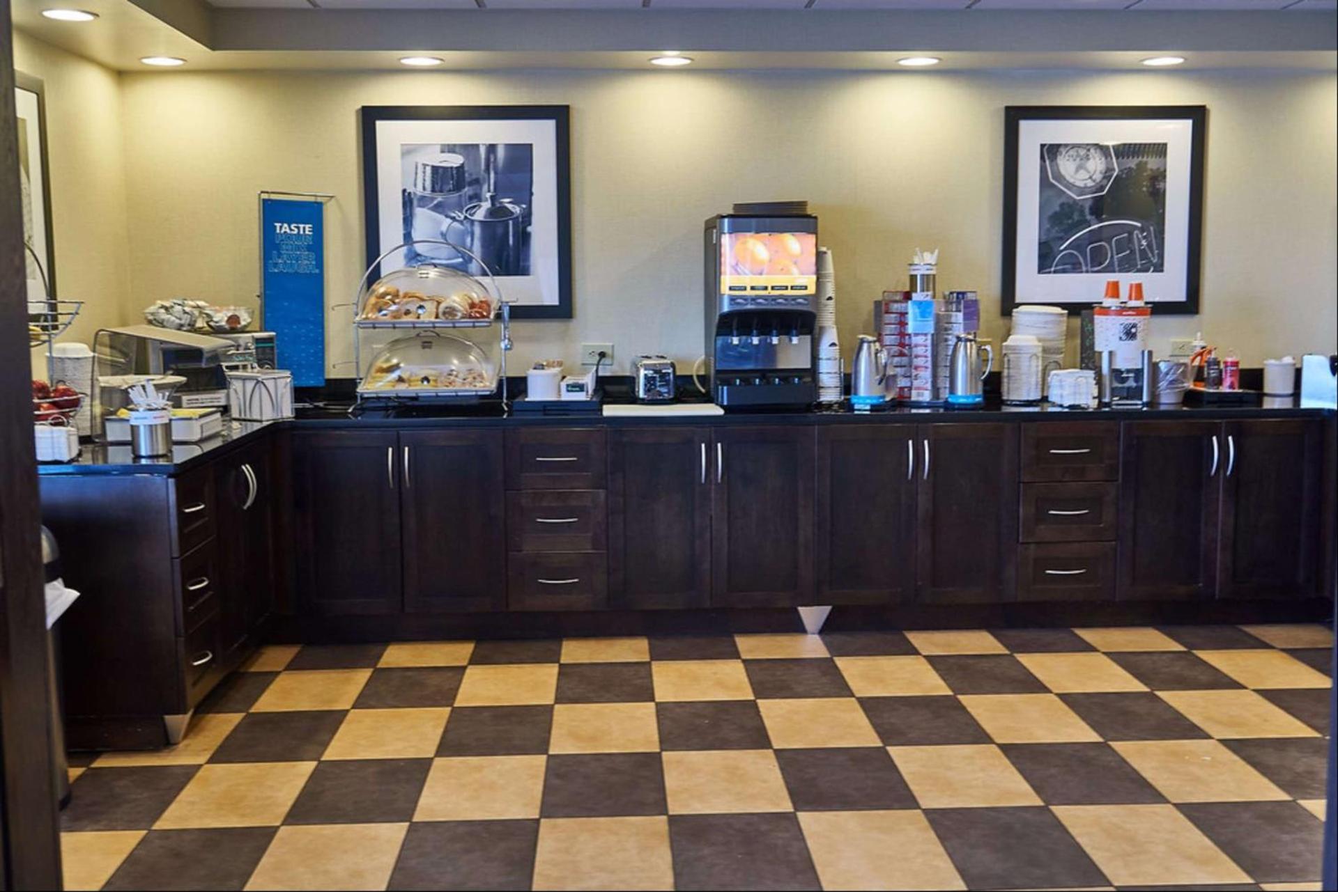 Hampton Inn Uniontown photo 19