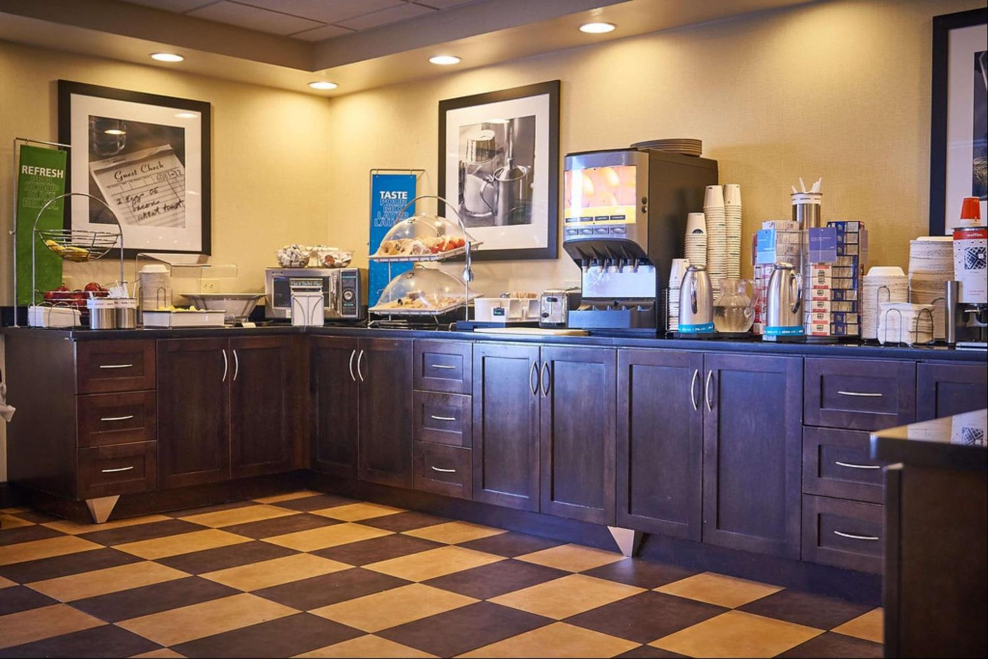 Hampton Inn Uniontown photo 20