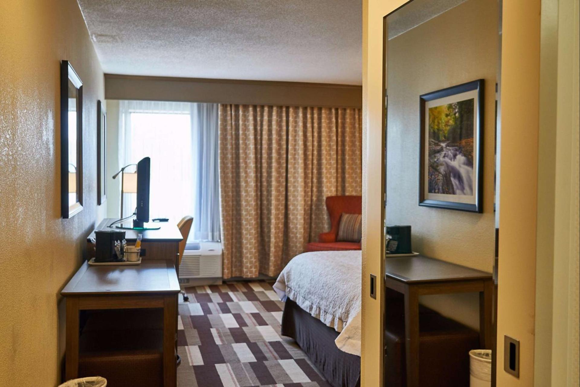 Hampton Inn Uniontown photo 45
