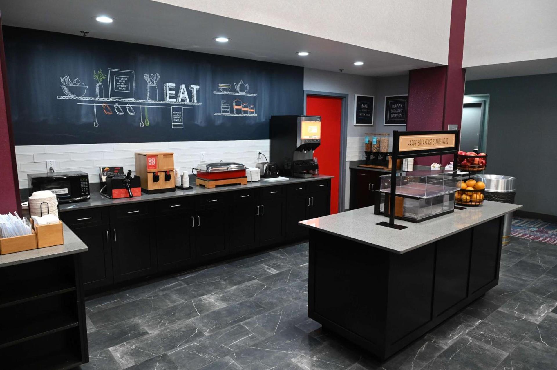 Hampton Inn Valdosta/Lake Park Area photo 22