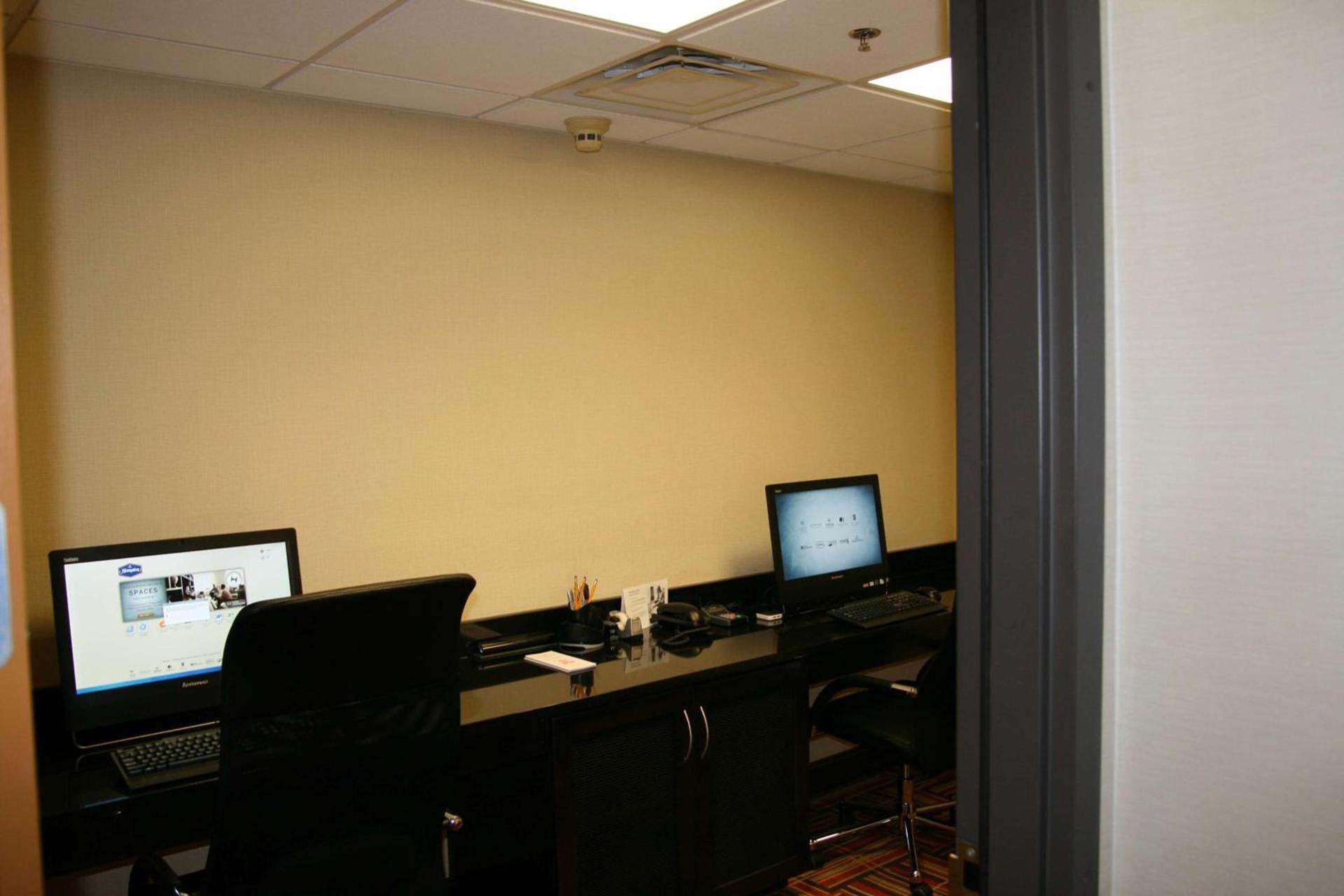 Hampton Inn Uniontown photo 58
