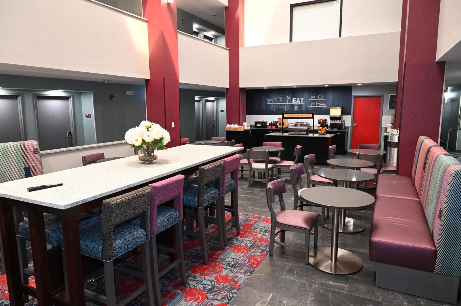 Hampton Inn Valdosta/Lake Park Area photo 11