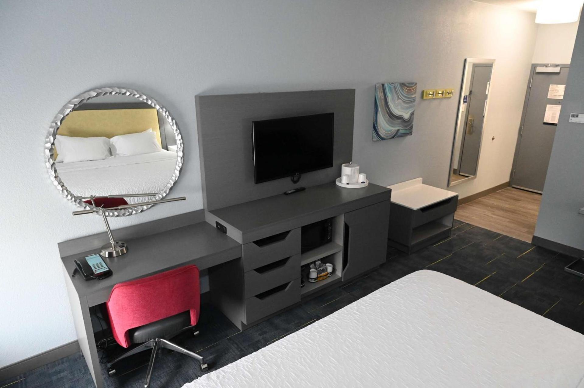 Hampton Inn Valdosta/Lake Park Area photo 25