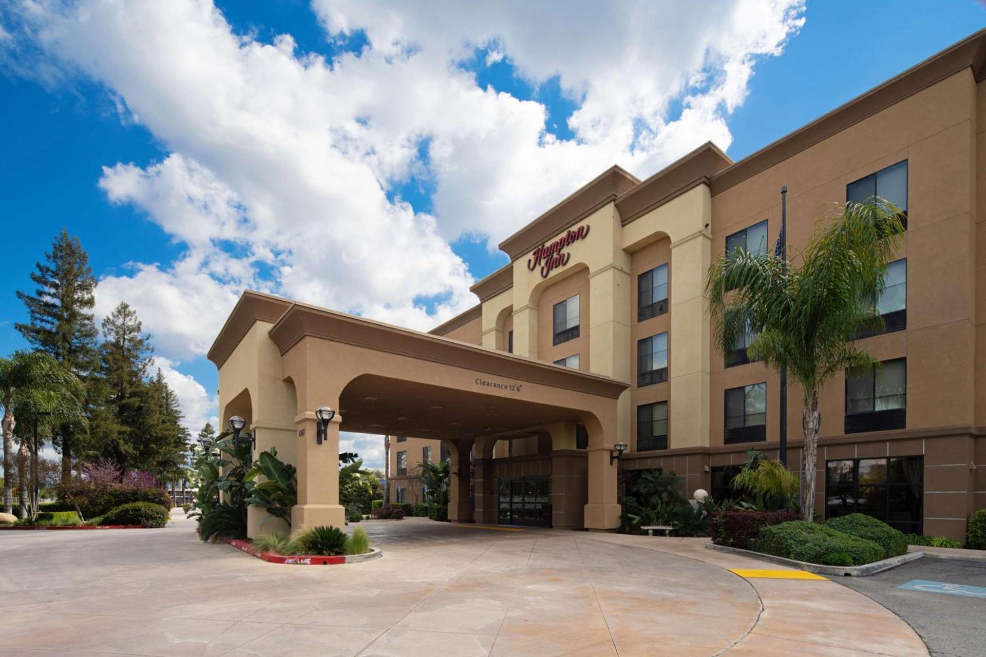 Hampton Inn Visalia photo 3