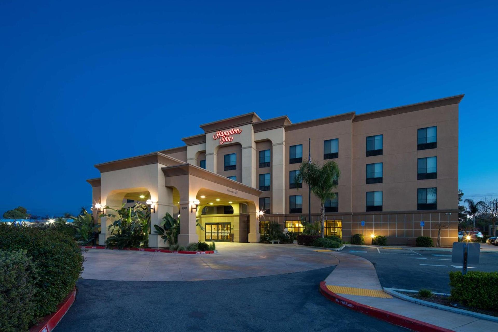 Hampton Inn Visalia photo 2
