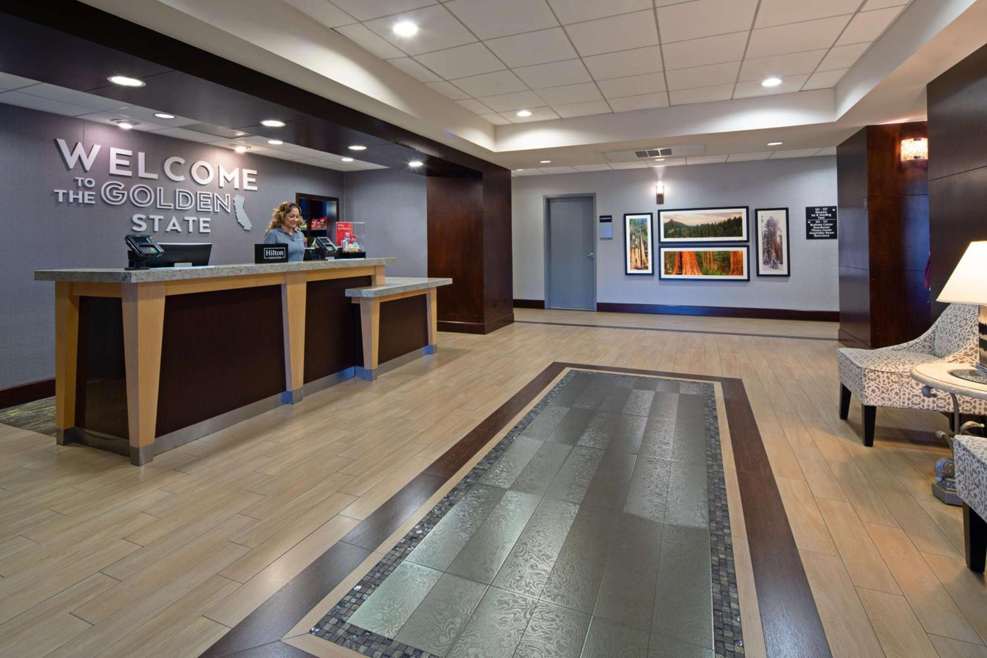 Hampton Inn Visalia photo 5