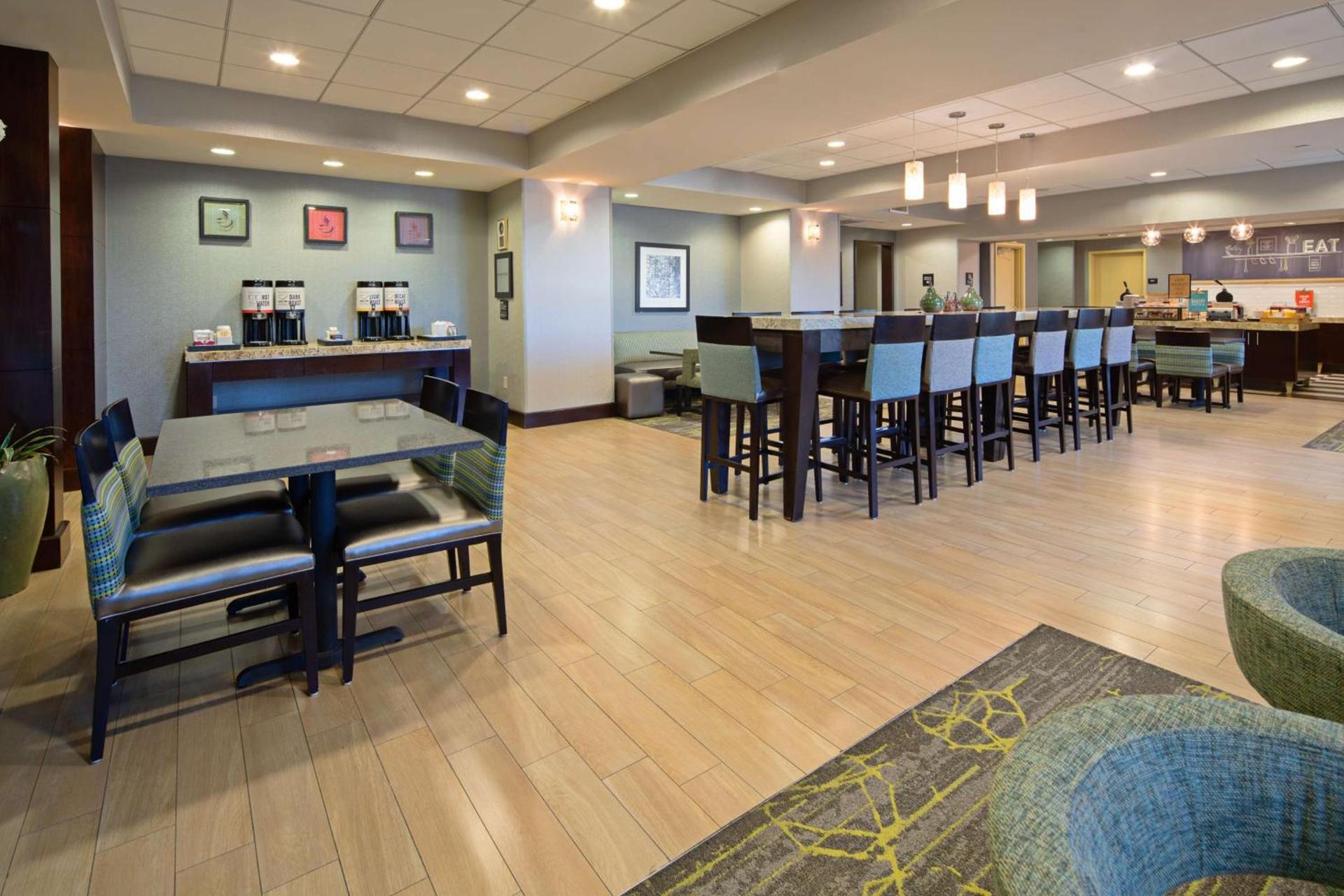 Hampton Inn Visalia photo 10