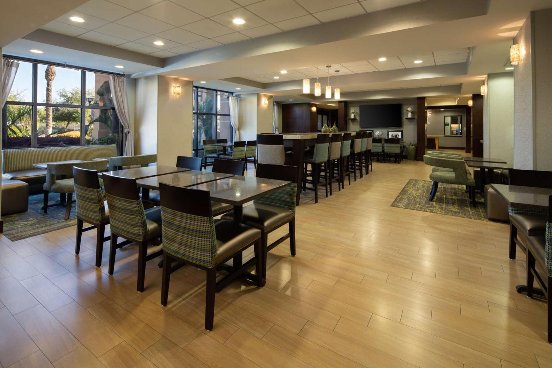 Hampton Inn Visalia photo 11