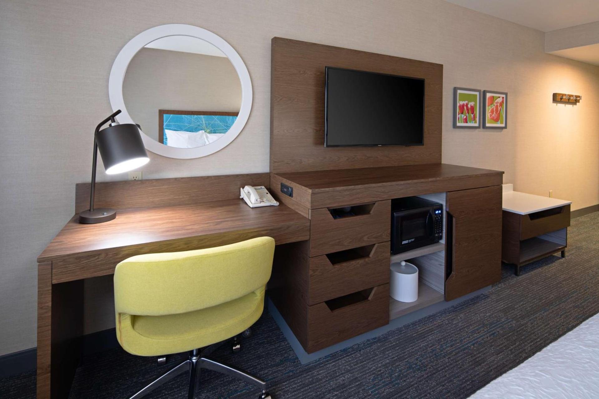 Hampton Inn Visalia photo 15