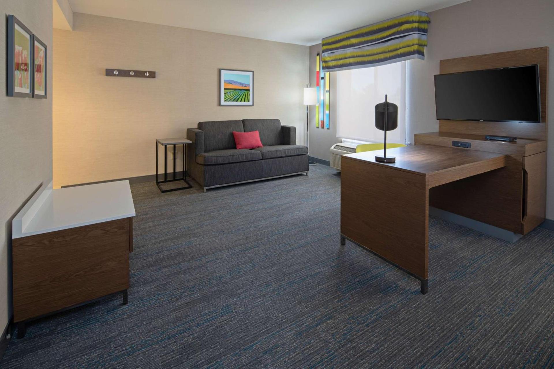 Hampton Inn Visalia photo 18