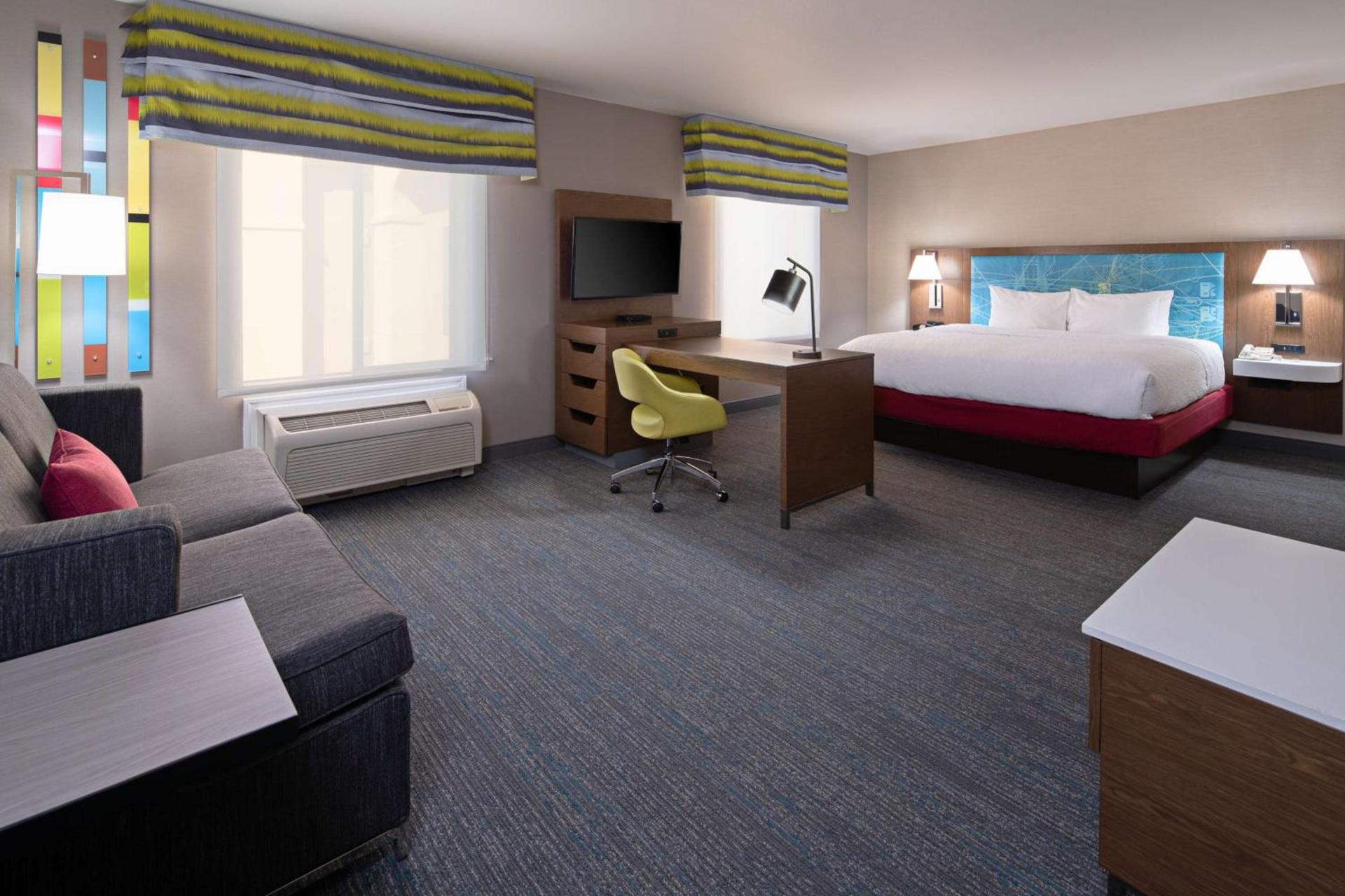 Hampton Inn Visalia photo 20