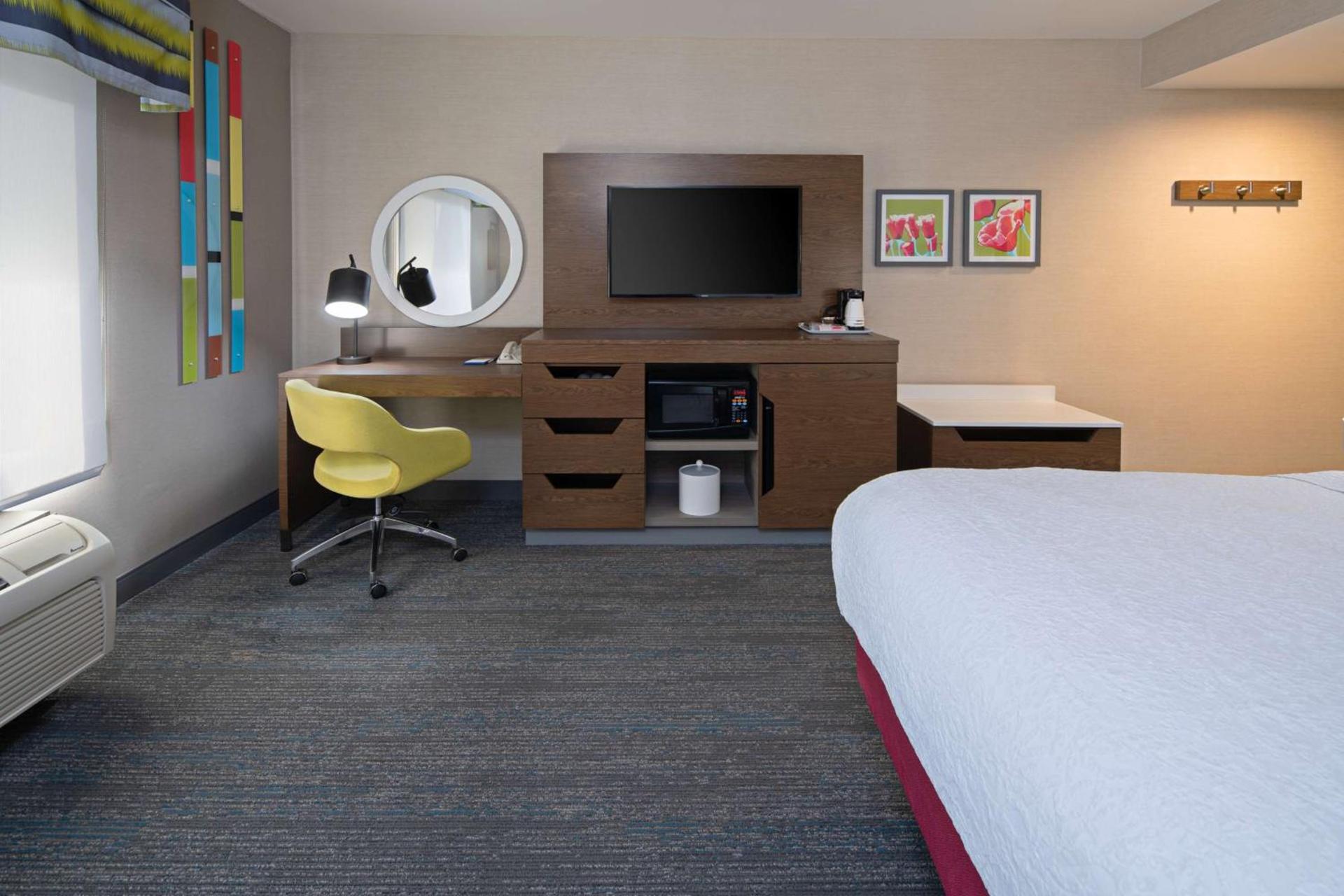 Hampton Inn Visalia photo 21