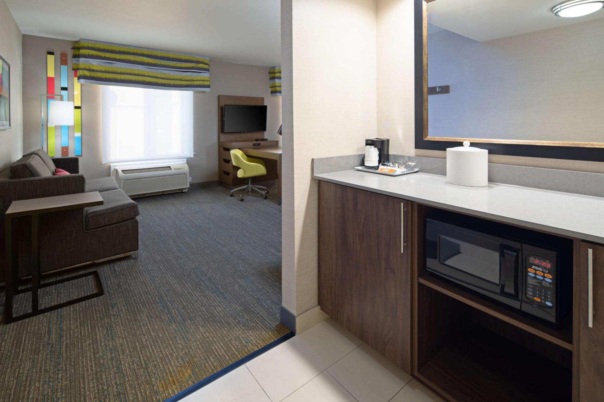 Hampton Inn Visalia photo 28