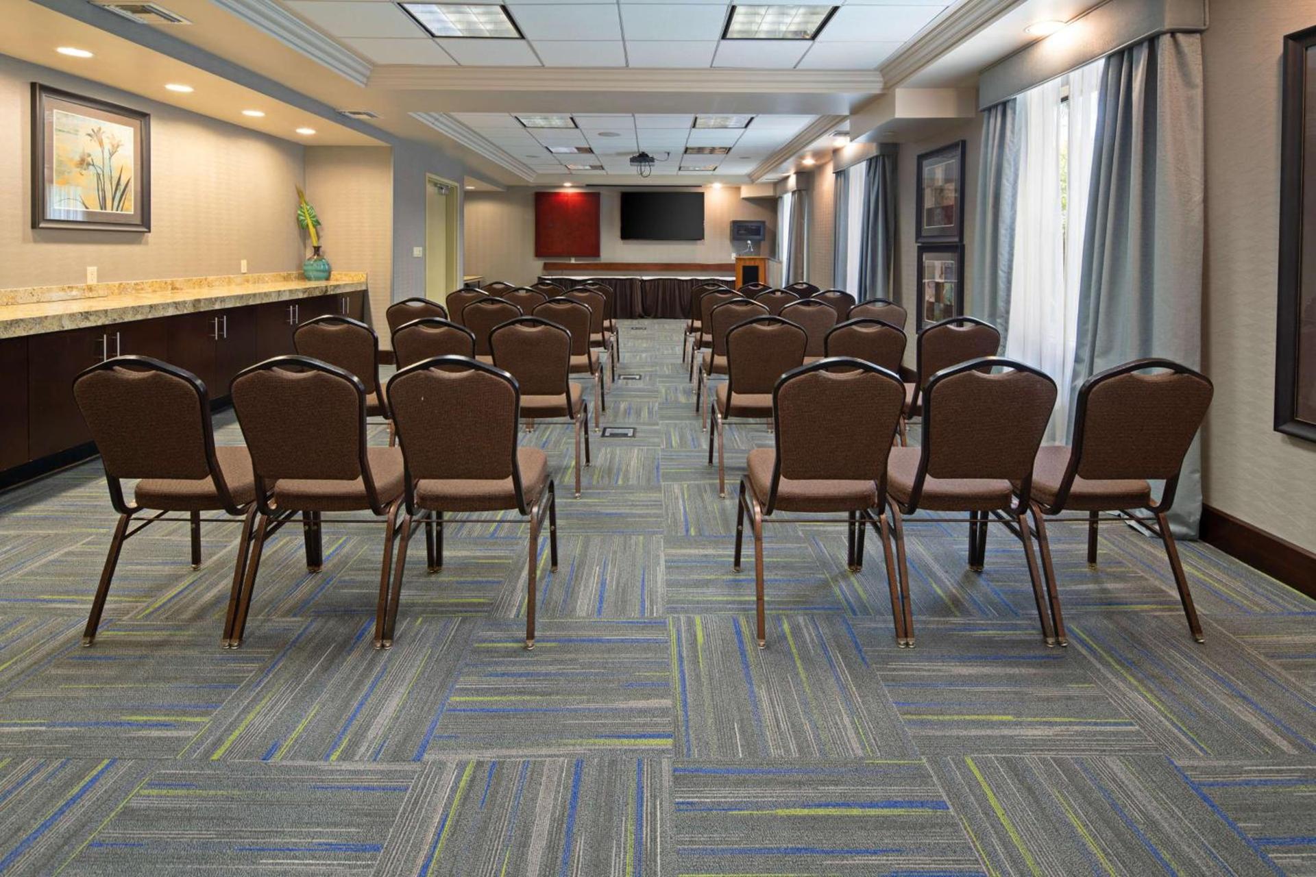 Hampton Inn Visalia photo 30