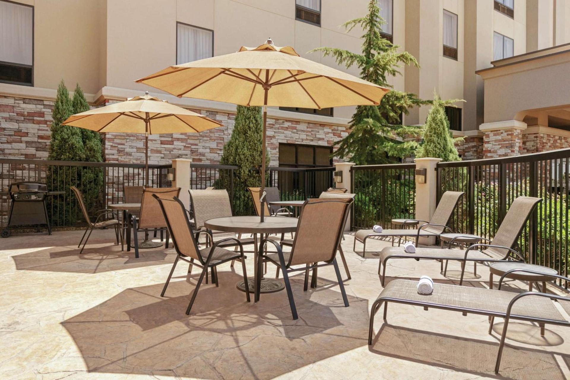 Hampton Inn & Suites Enid photo 2