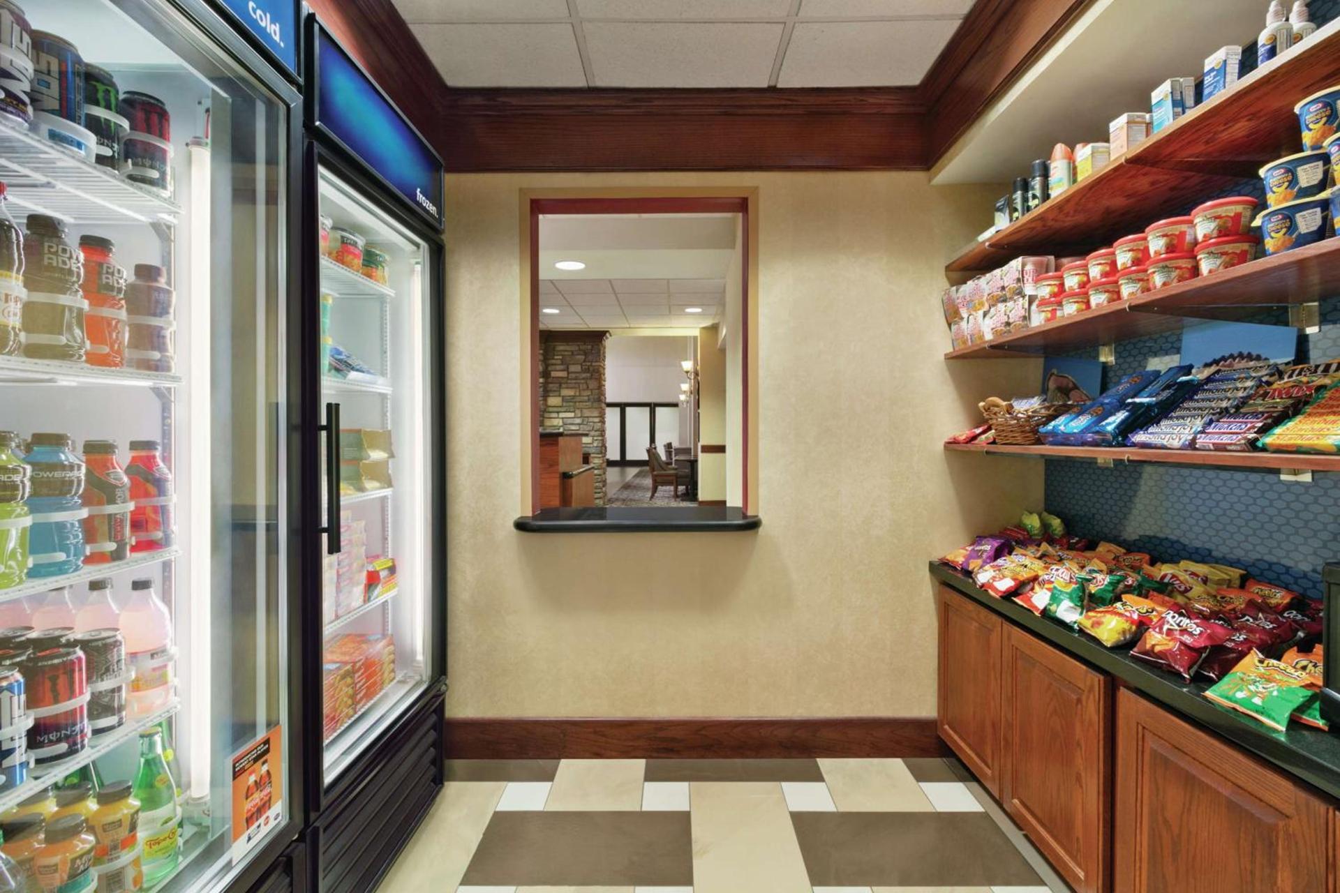 Hampton Inn & Suites Enid photo 8