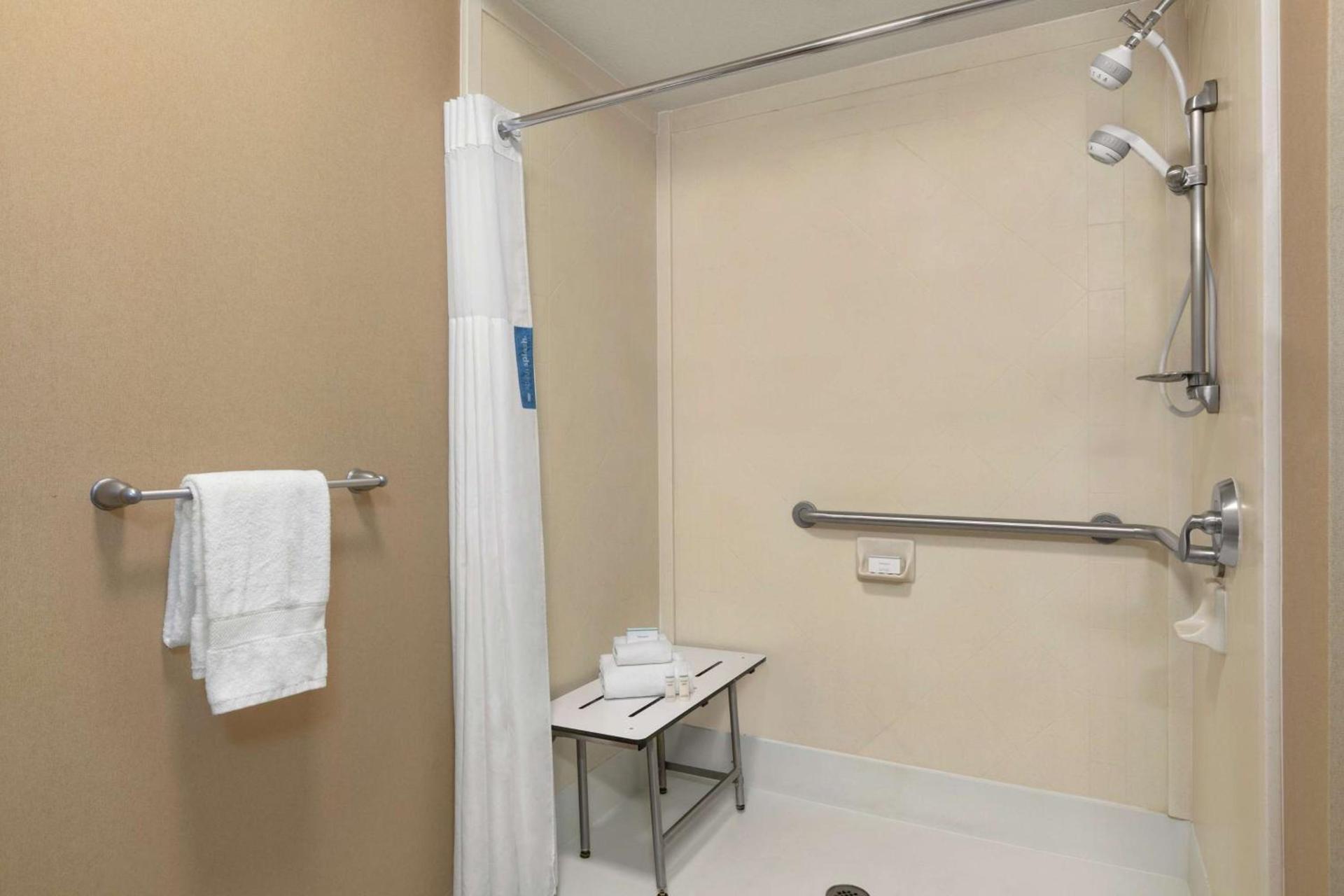 Hampton Inn & Suites Enid photo 15