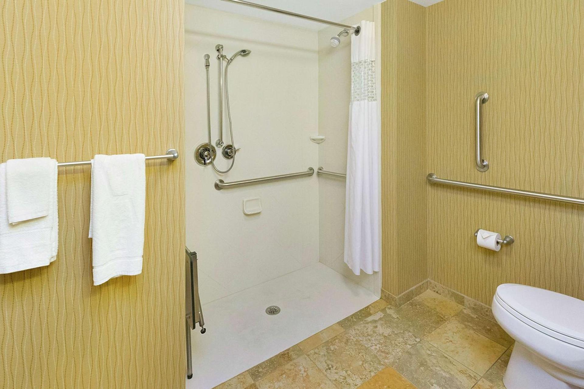Hampton Inn Waynesburg photo 34