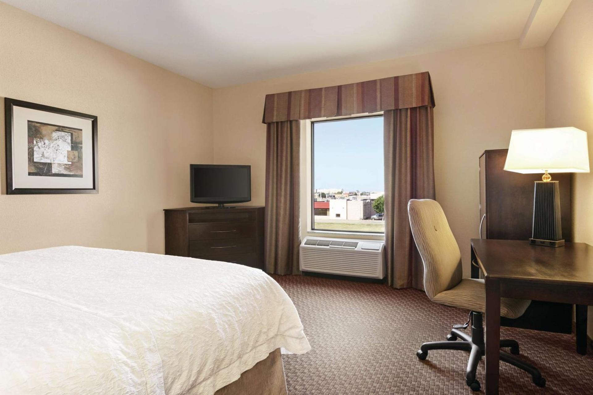 Hampton Inn & Suites Enid photo 25