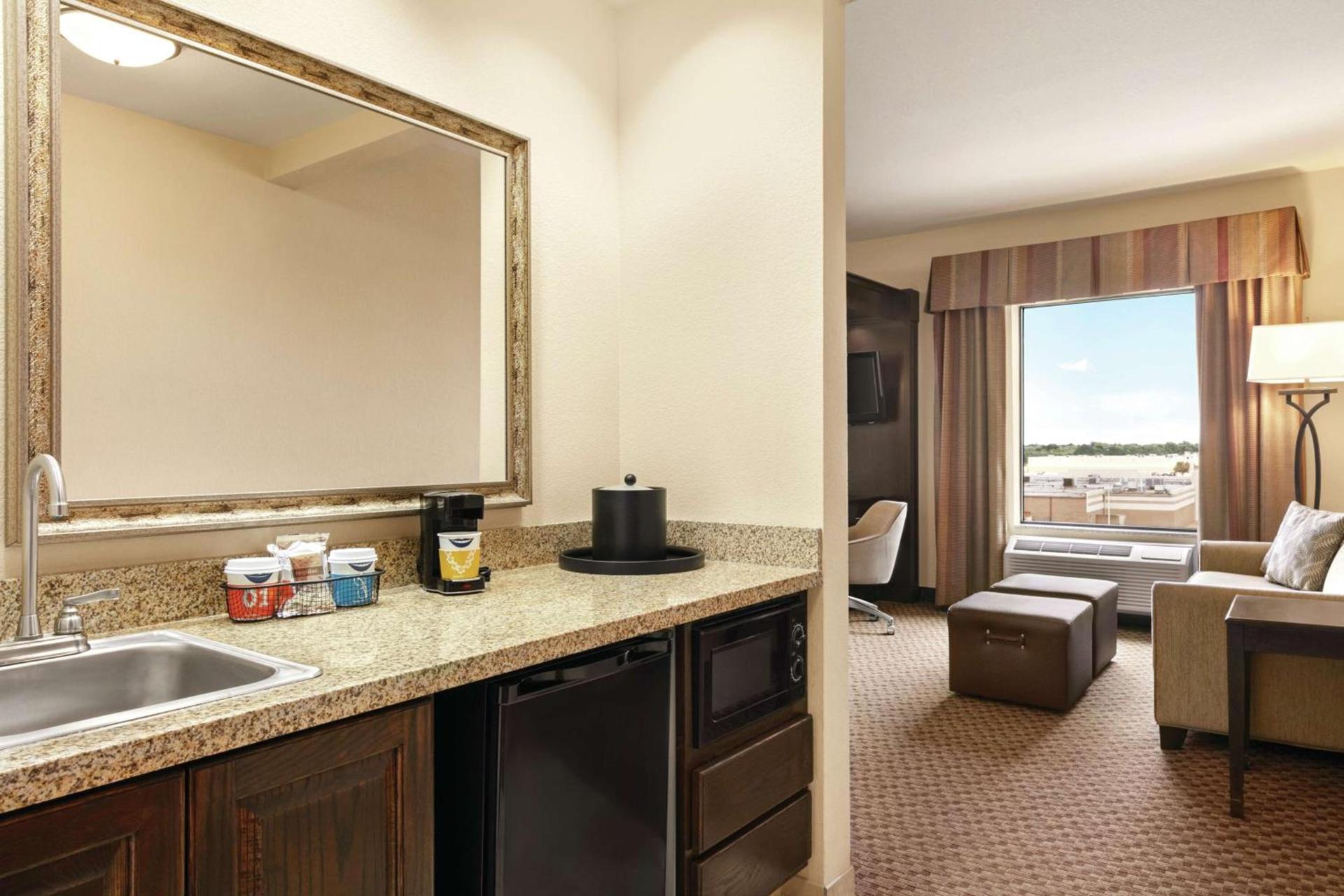 Hampton Inn & Suites Enid photo 26