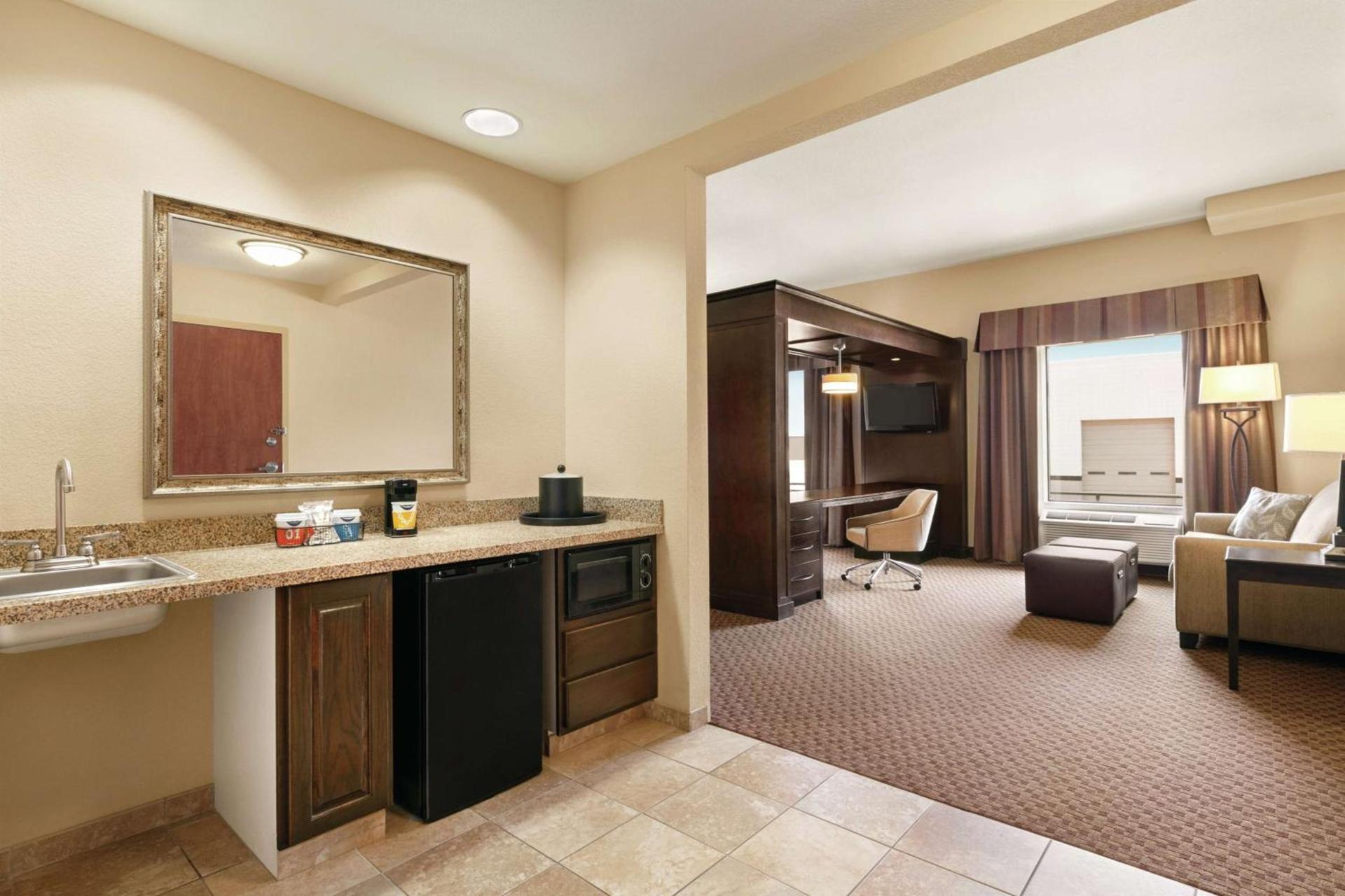 Hampton Inn & Suites Enid photo 27