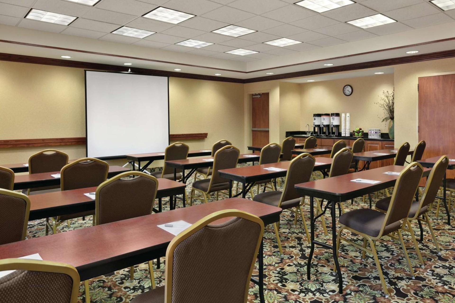 Hampton Inn & Suites Enid photo 28