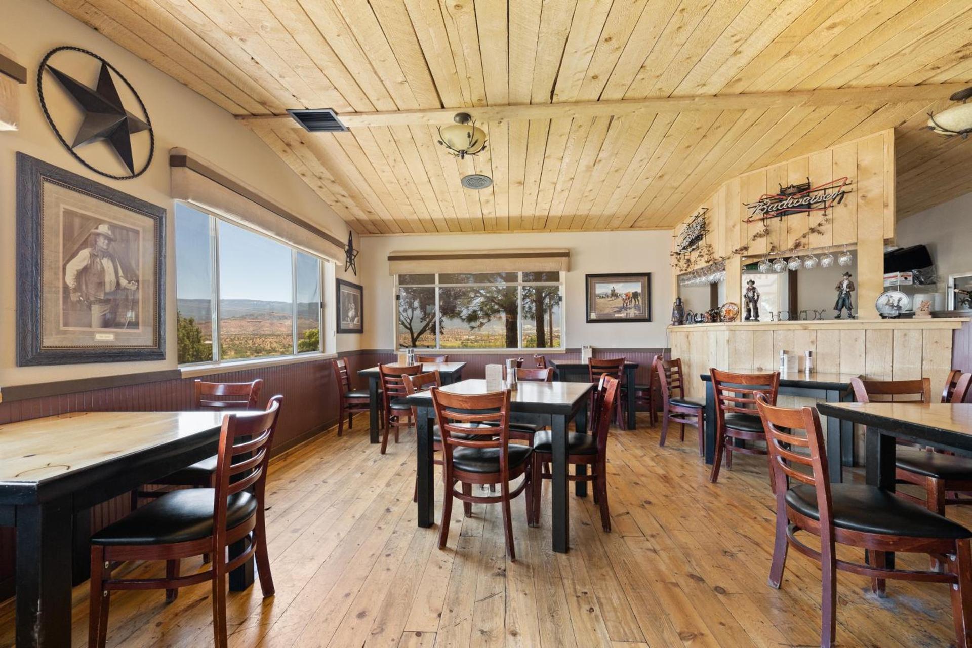 Broken Spur Inn & Steakhouse photo 33
