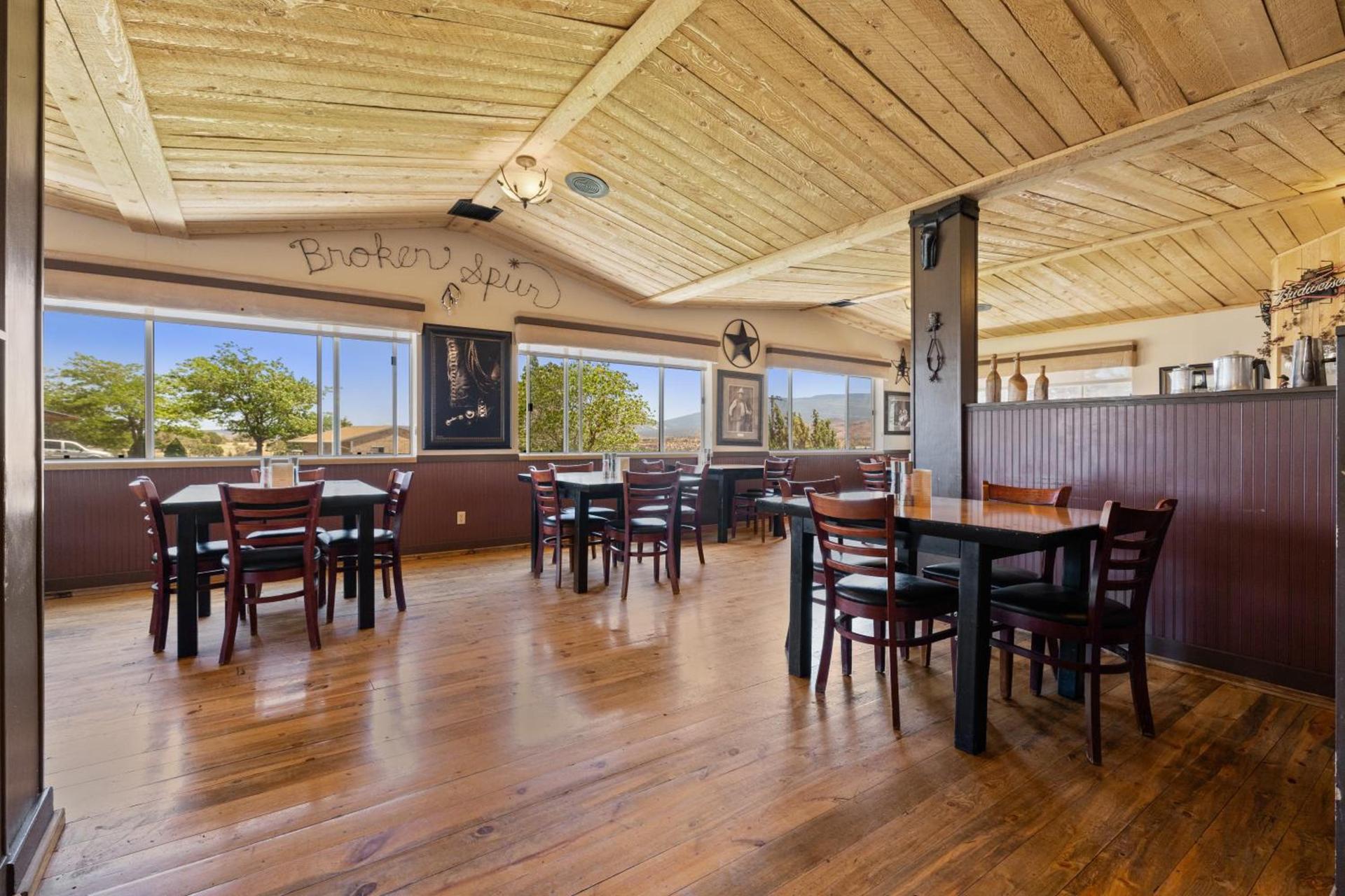 Broken Spur Inn & Steakhouse photo 48