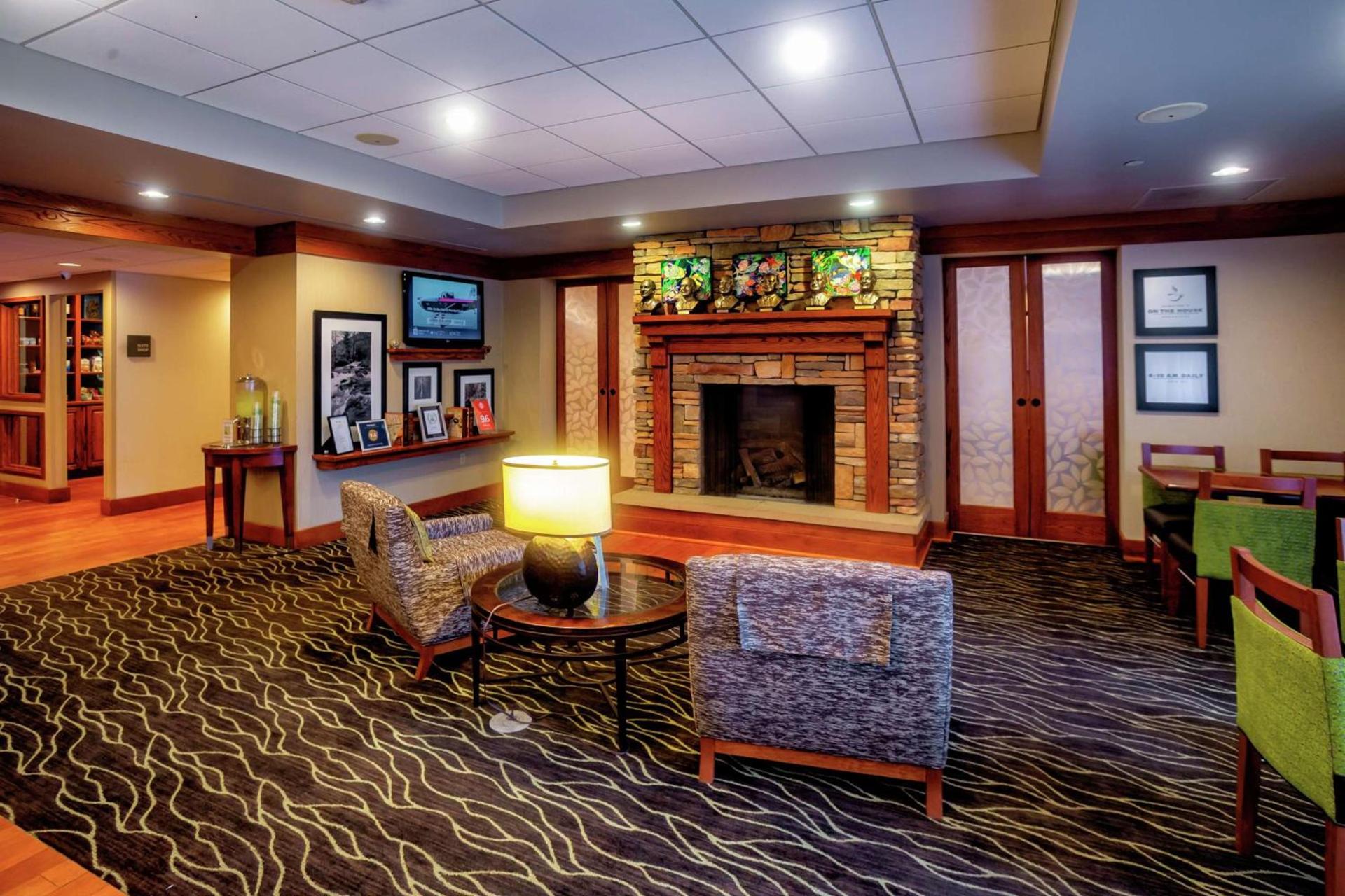 Hampton Inn Wheeling photo 11