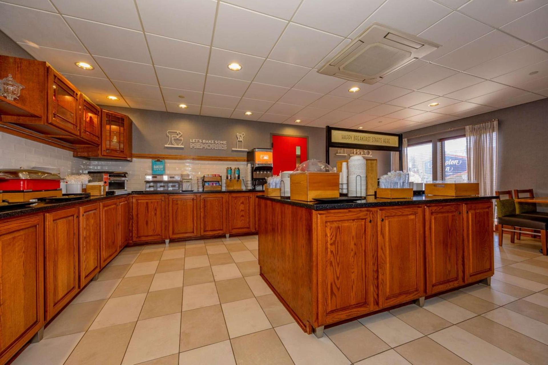 Hampton Inn Wheeling photo 25