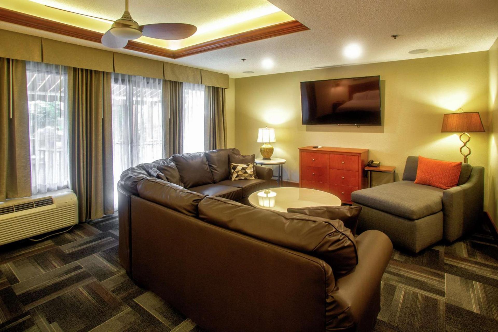 Hampton Inn Wheeling photo 31