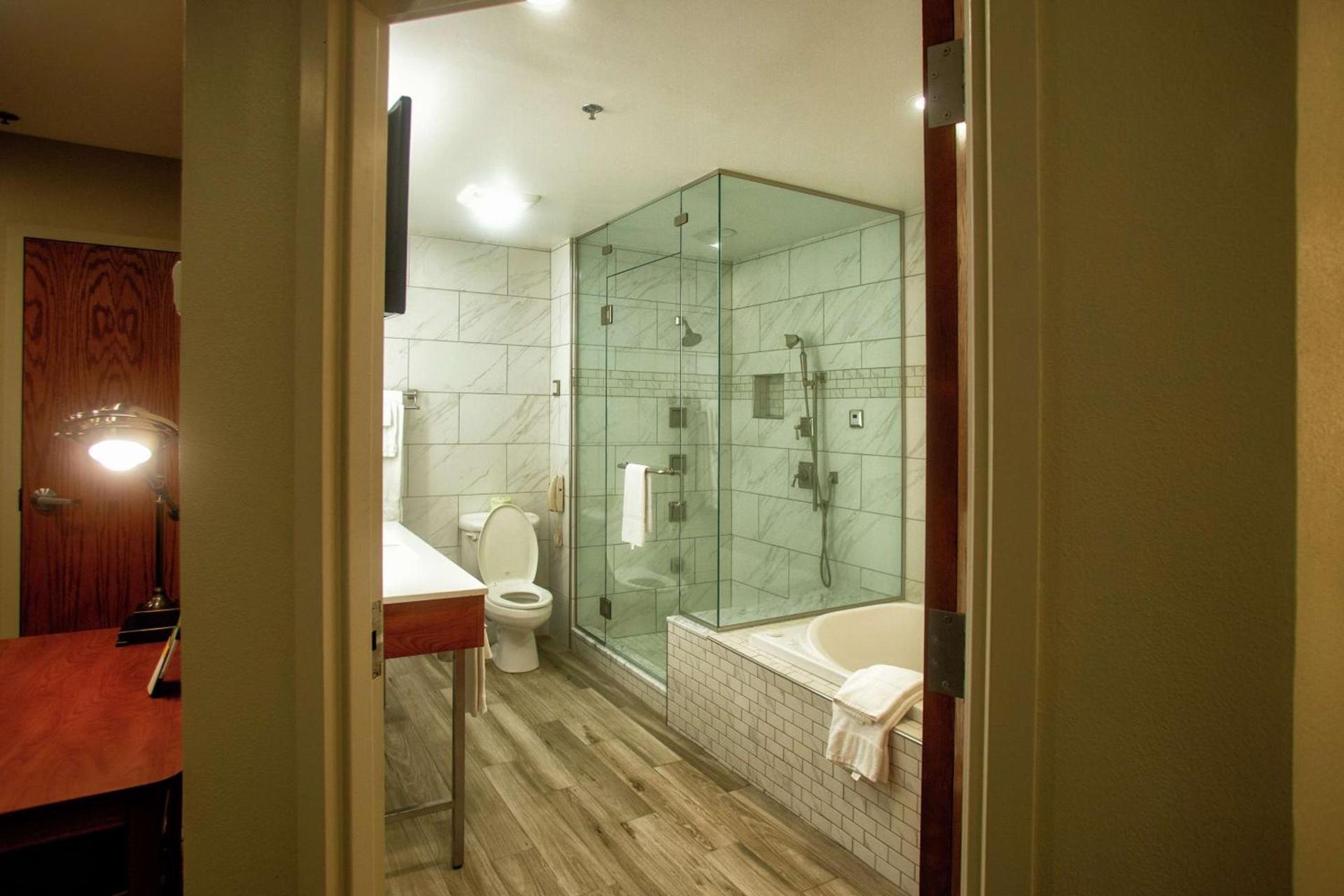 Hampton Inn Wheeling photo 32