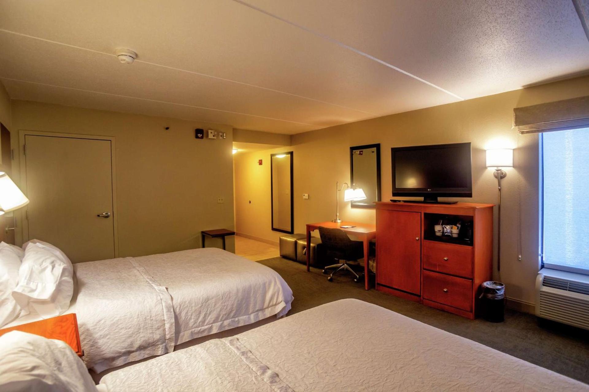 Hampton Inn Wheeling photo 34