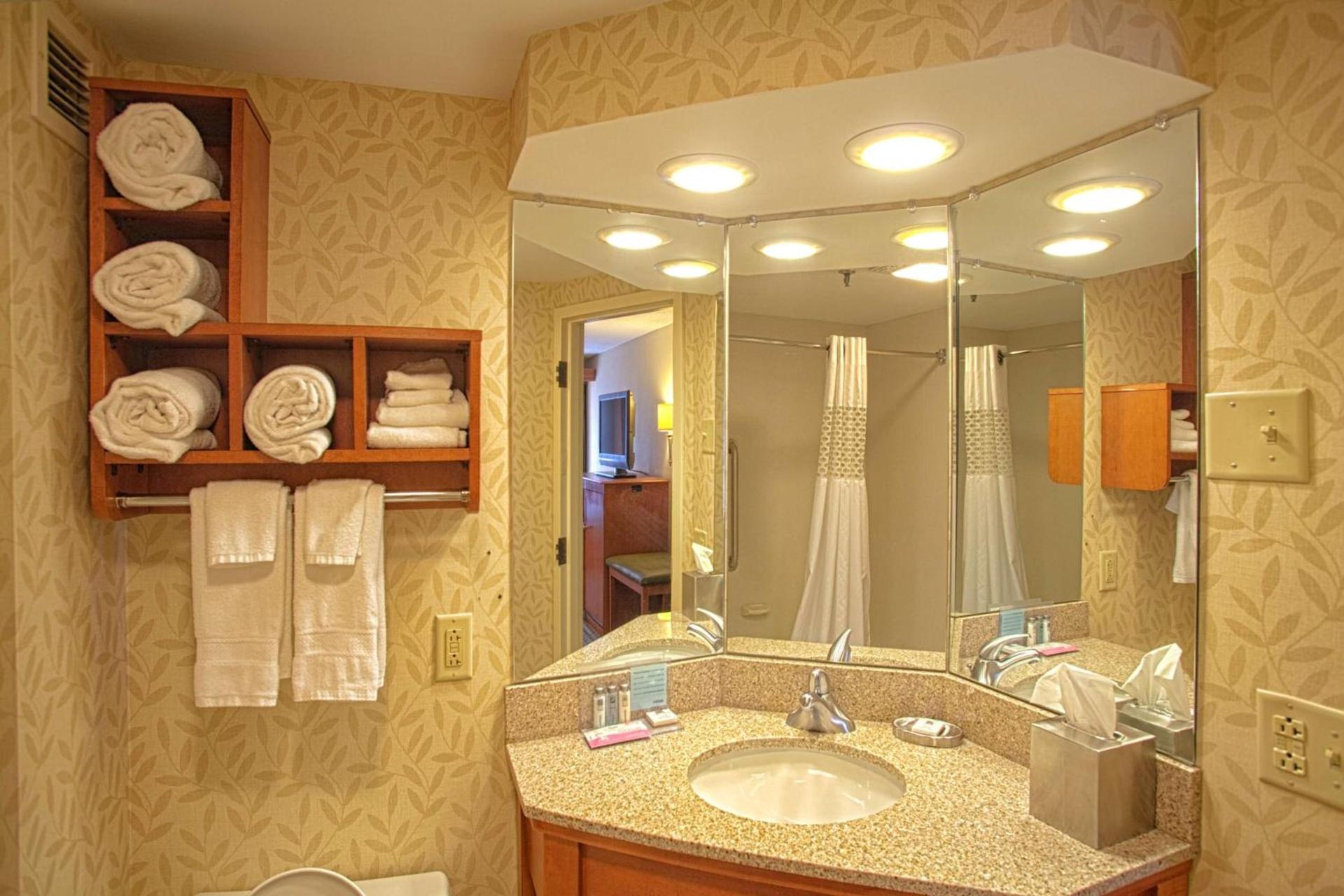 Hampton Inn Wheeling photo 43
